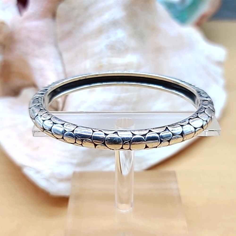 Brighton "PEBBLE ICE" Pave Swarovski Crystal Hinged Bangle on Pebbled Silver! - Picture 6 of 12